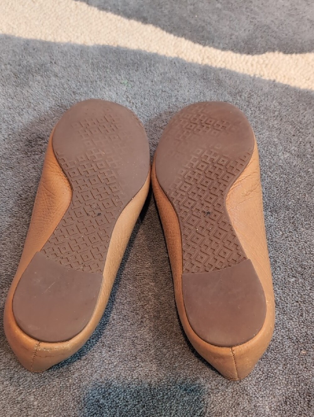 Tory Burch Tan Leather Logo Ballet Flats - Picture 5 of 6
